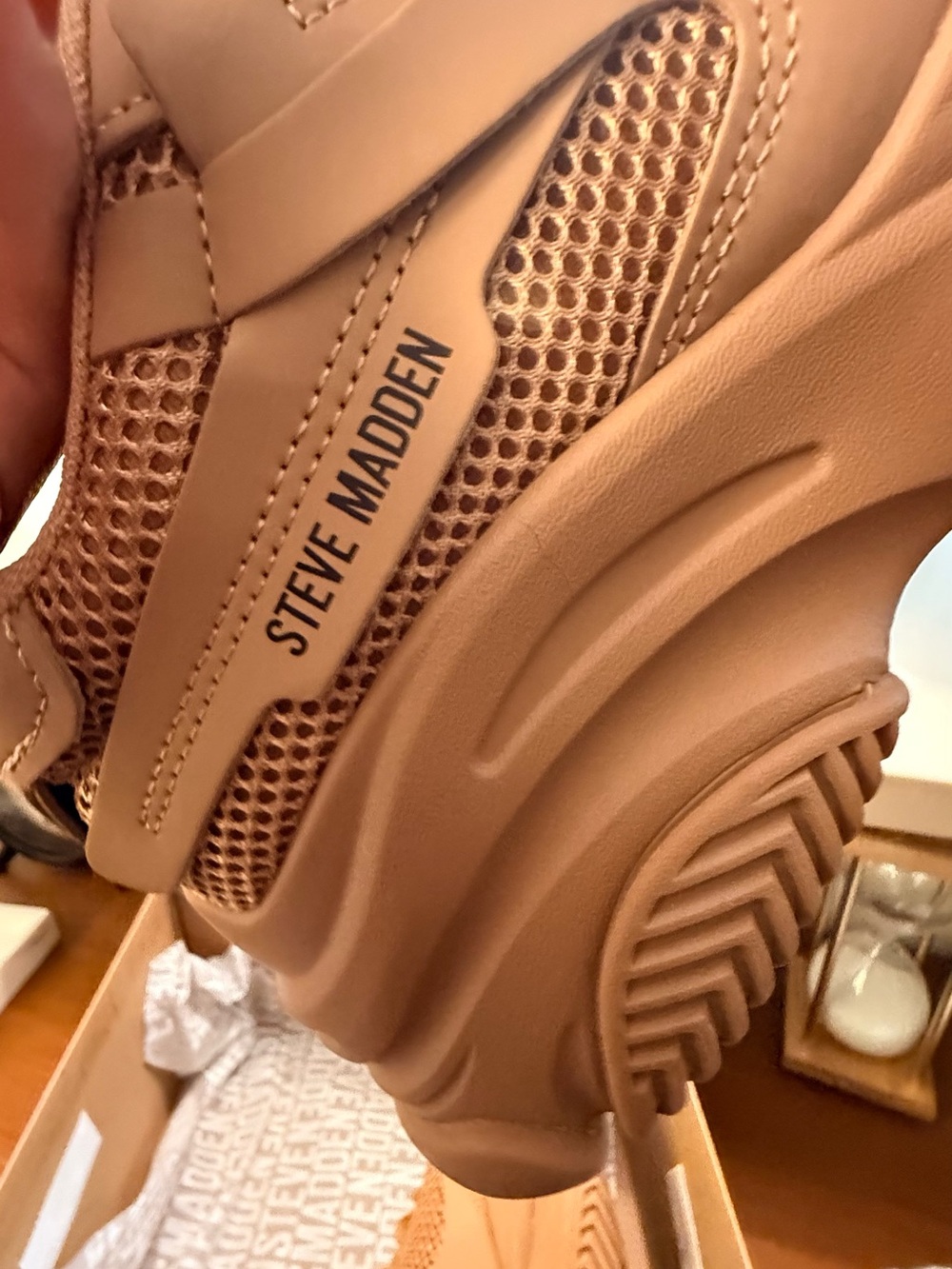 Steve Madden Womens Almond Possession Sneaker size 8